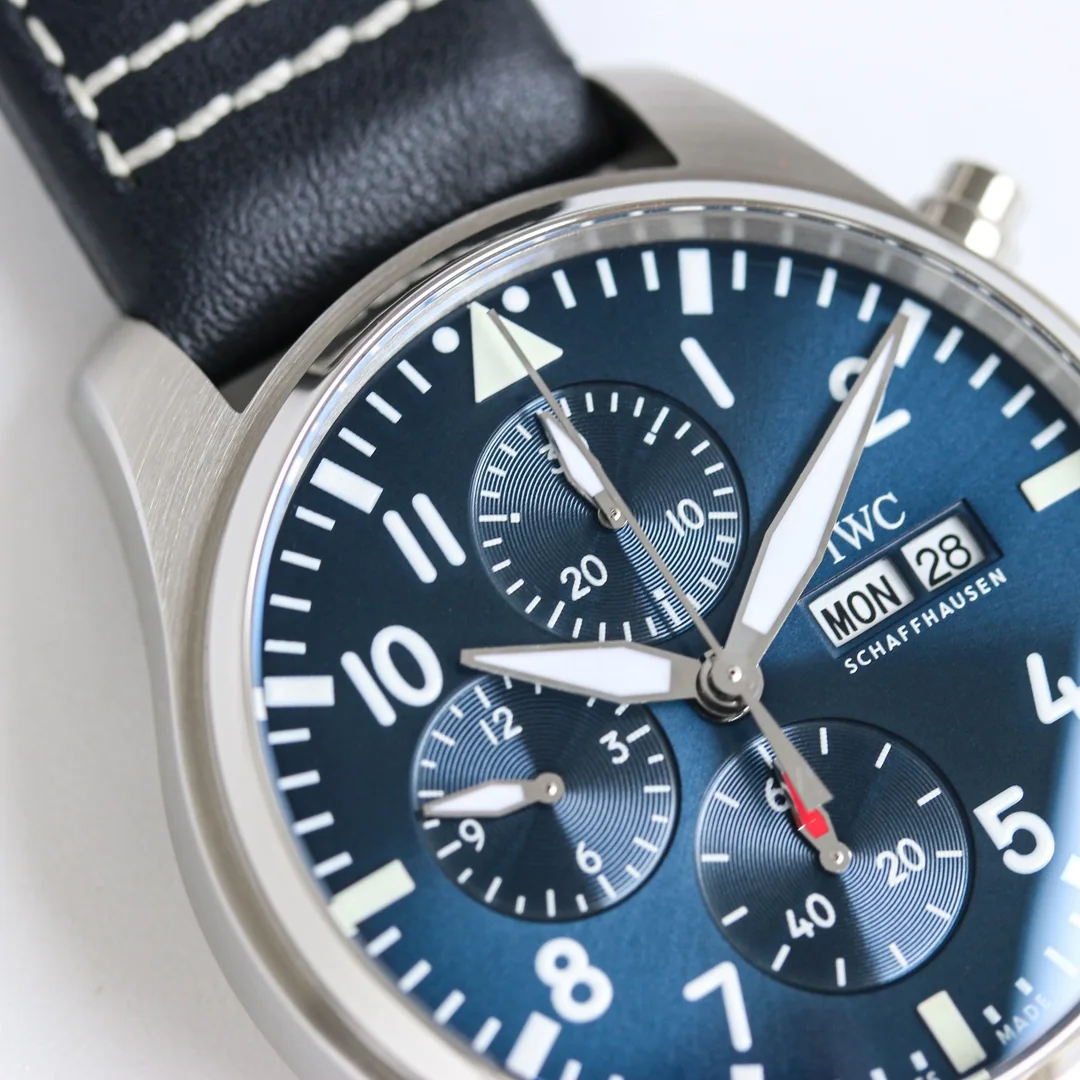 IWC 파일럿 페트로나스 그린 다이얼 시계 상세 이미지 4