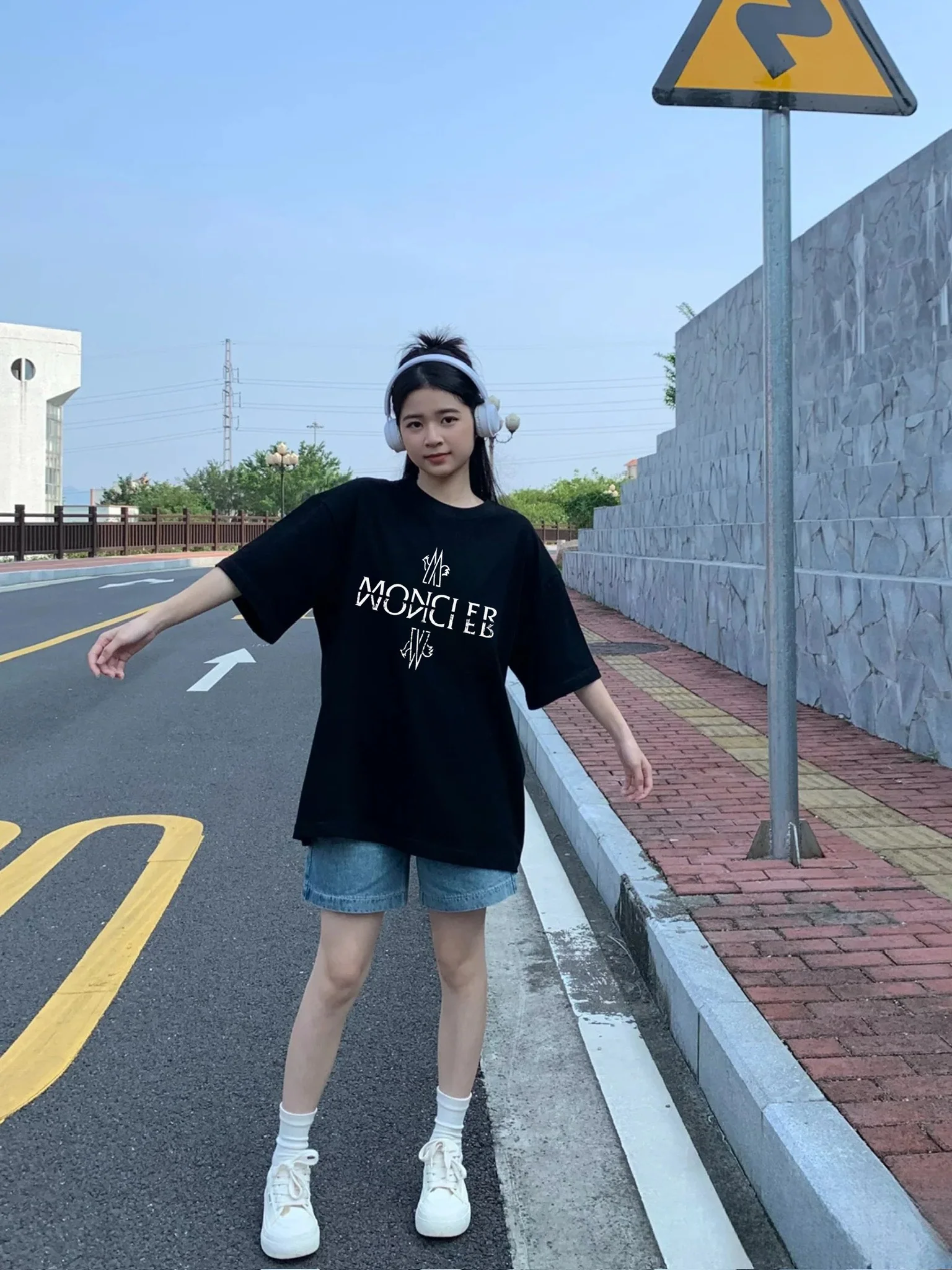 몽클레어 반사 로고 여성 반팔 티셔츠 상세 이미지 6