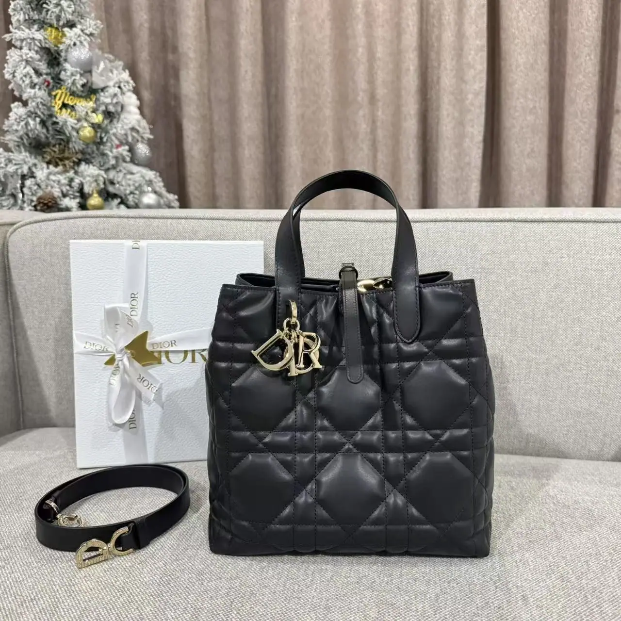 디올 다이아몬드 패턴 송아지가죽 숄더백 상세 이미지 1