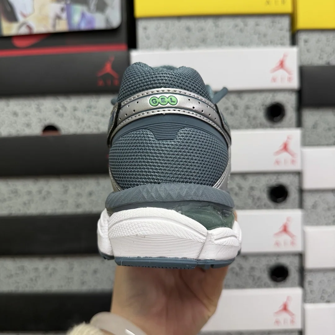 아식스 [TOP] 젤 큐뮬러스 16 1203A733-100 200298 Asics Gel-Cumulus 16 White Ironclad 상세 이미지 9