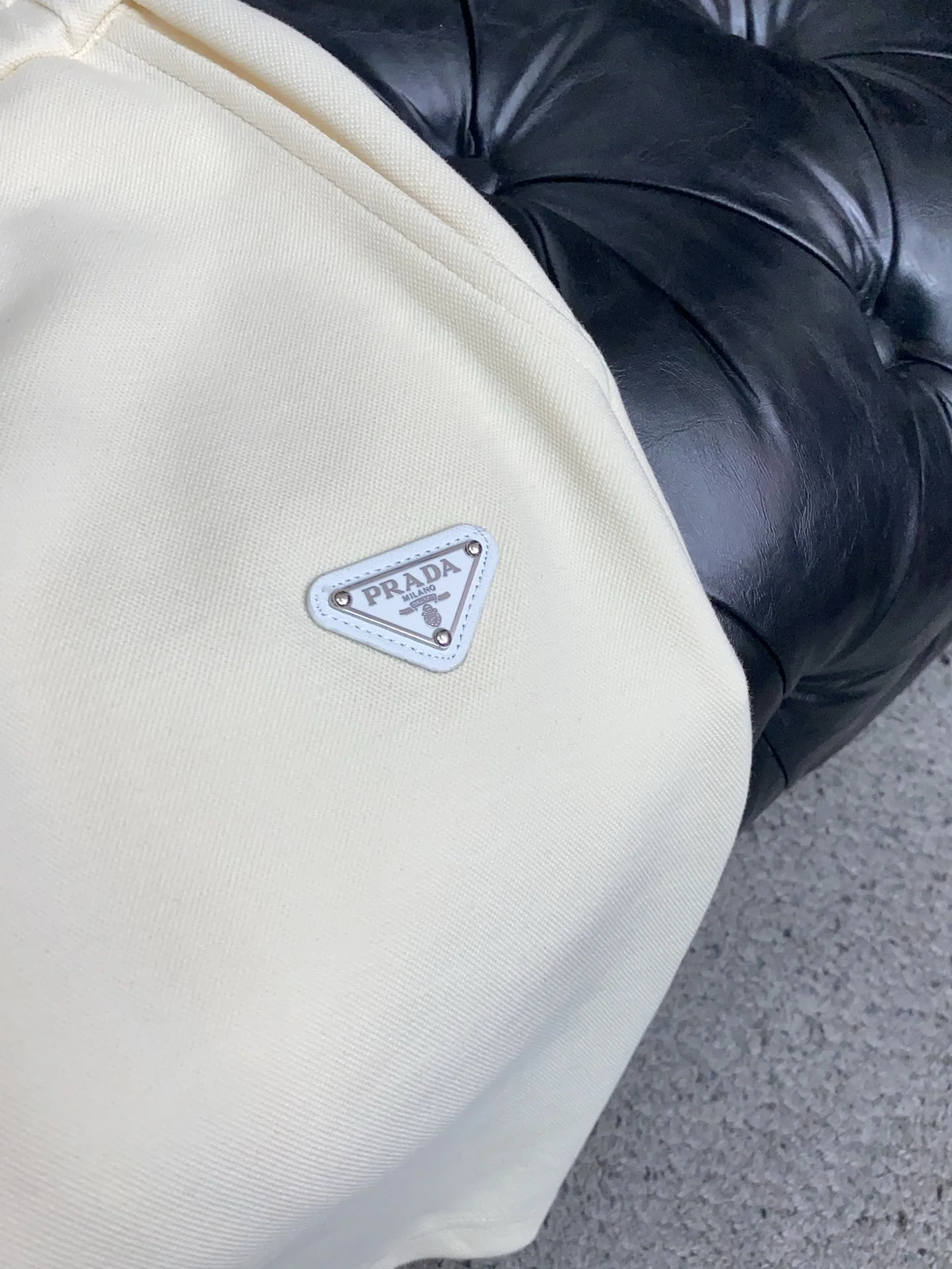 프라다 남성 반바지 SS 53025 Prada Shorts 상세 이미지 8
