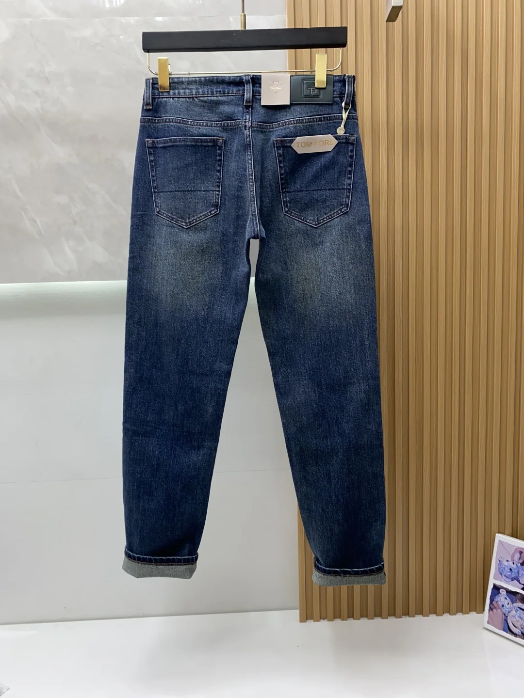 톰포드 남성 슬림핏 데미지 워시 데님 바지 상세 이미지 7
