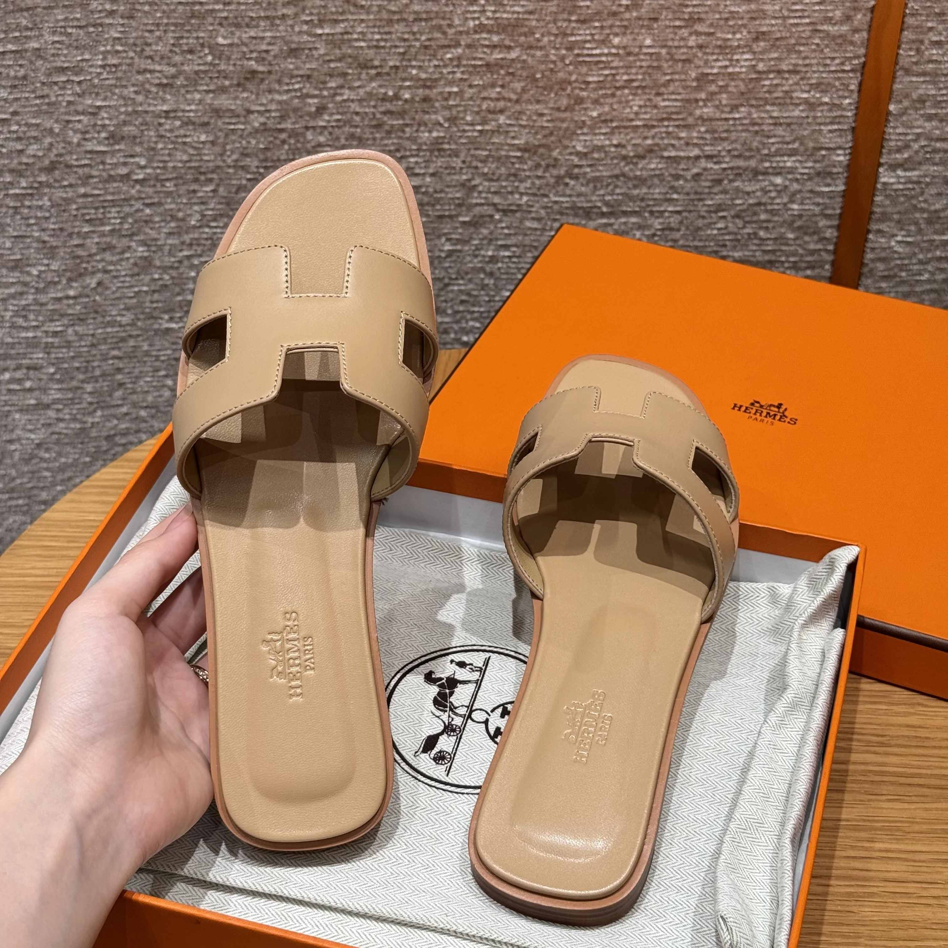 에르메스 오란 베이지 램스킨 슬리퍼 상세 이미지 16
