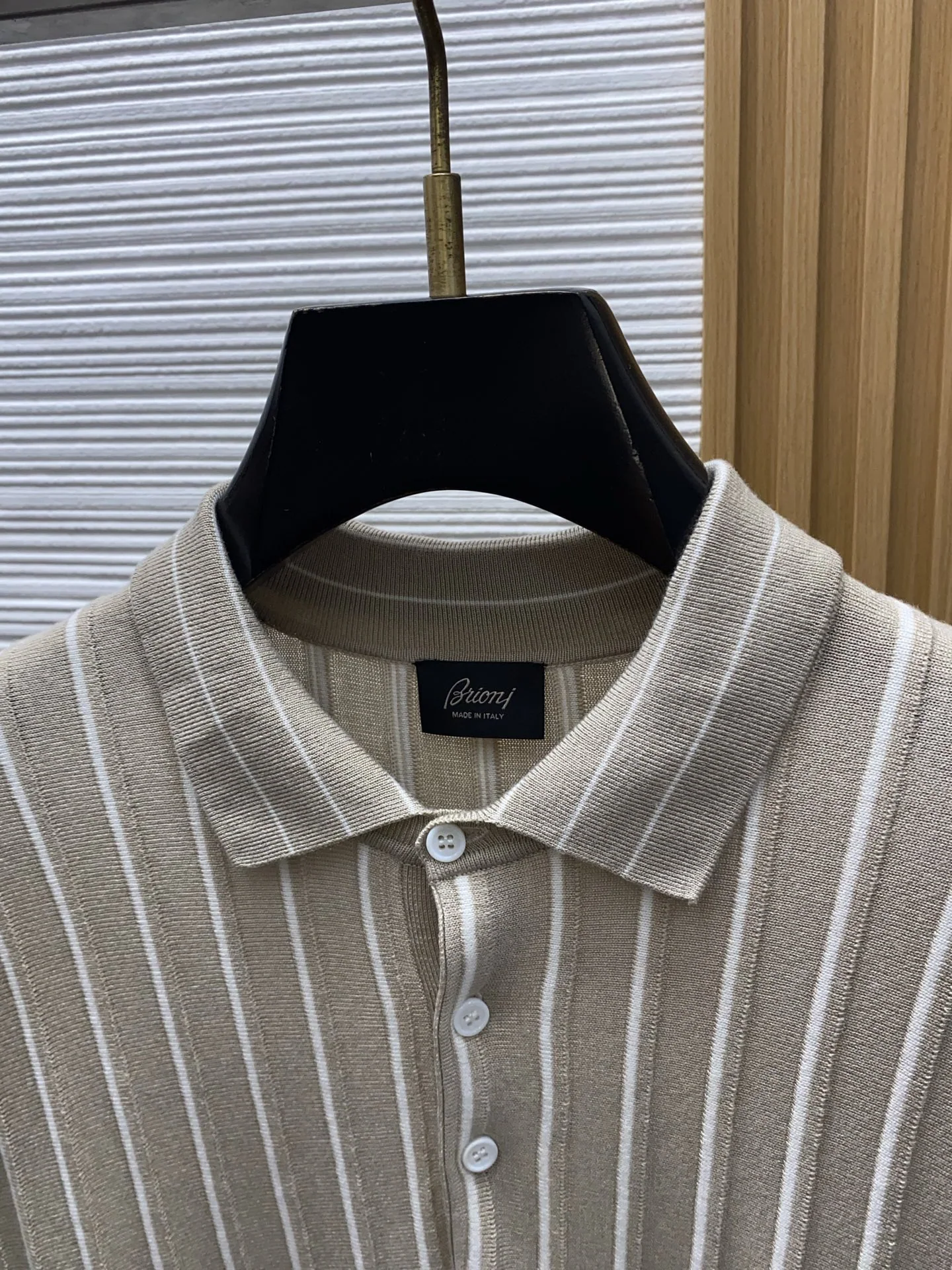 브리오니 세로 줄무늬 실크 반팔 니트 폴로셔츠 상세 이미지 3