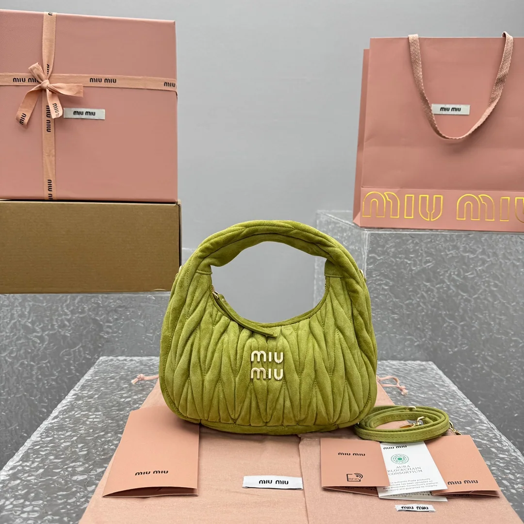 미우미우 스웨이드 호보 가방 상세 이미지 1