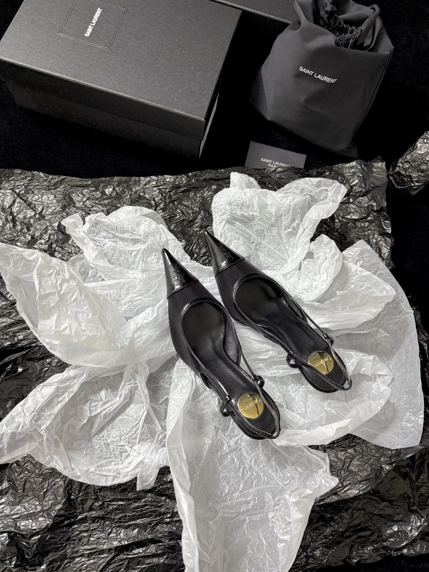 생로랑 메시 램스킨 포인티드 토 힐 143703