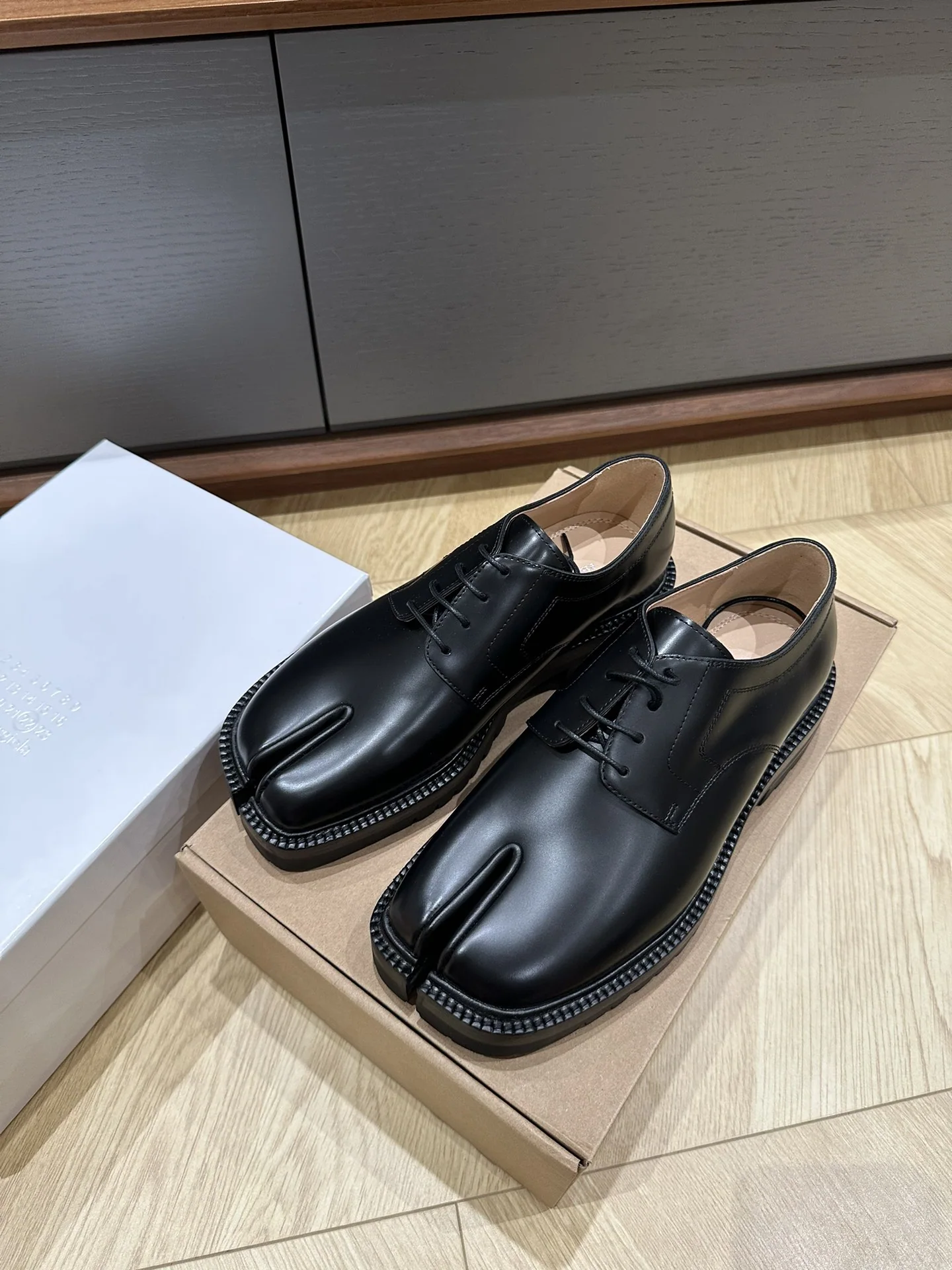 마르지엘라 MM 6 플랫폼 스플릿 토 로퍼 9061