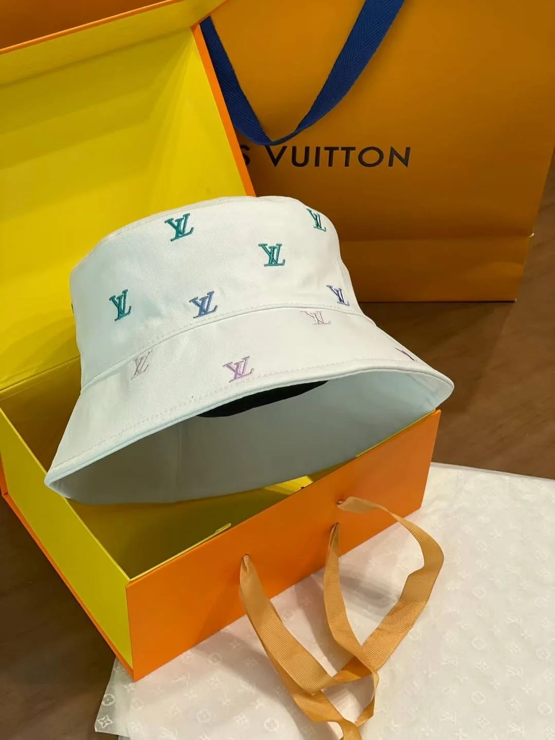 루이비통 LV 블라종 데님 리버서블 버킷햇 상세 이미지 4