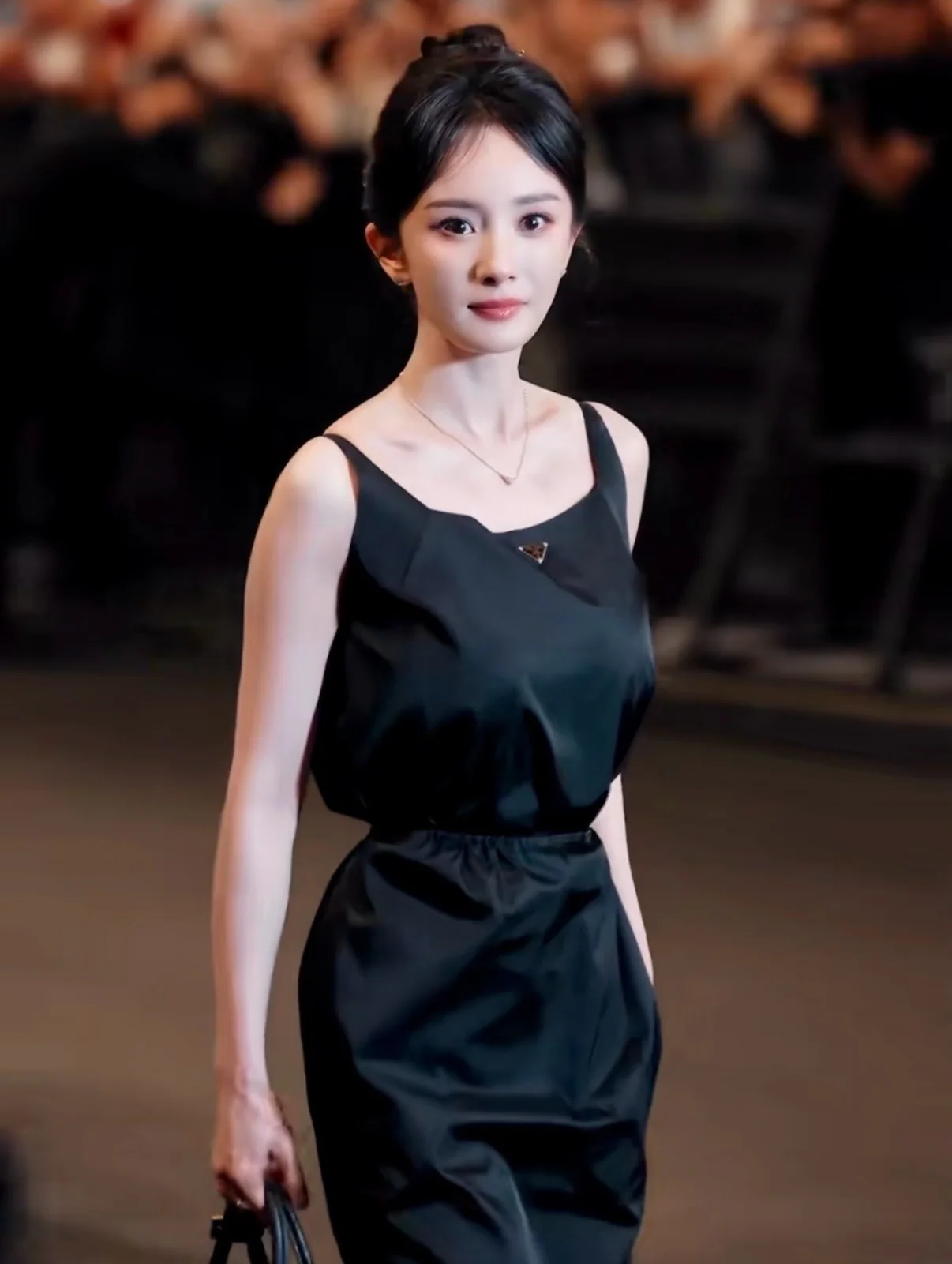 프라다 리사이클 나일론 U넥 베스트 원피스 상세 이미지 9