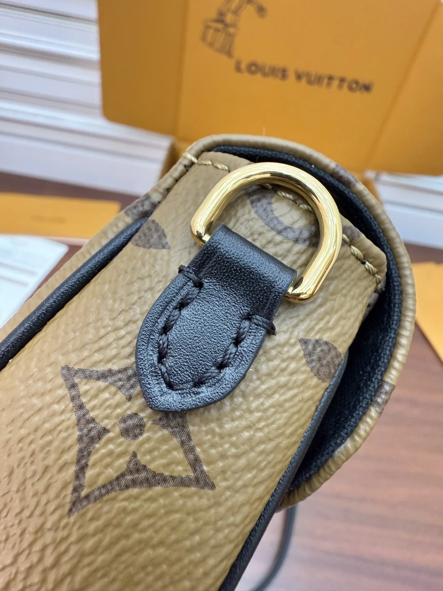 루이비통 M26587 가방 상세 이미지 8