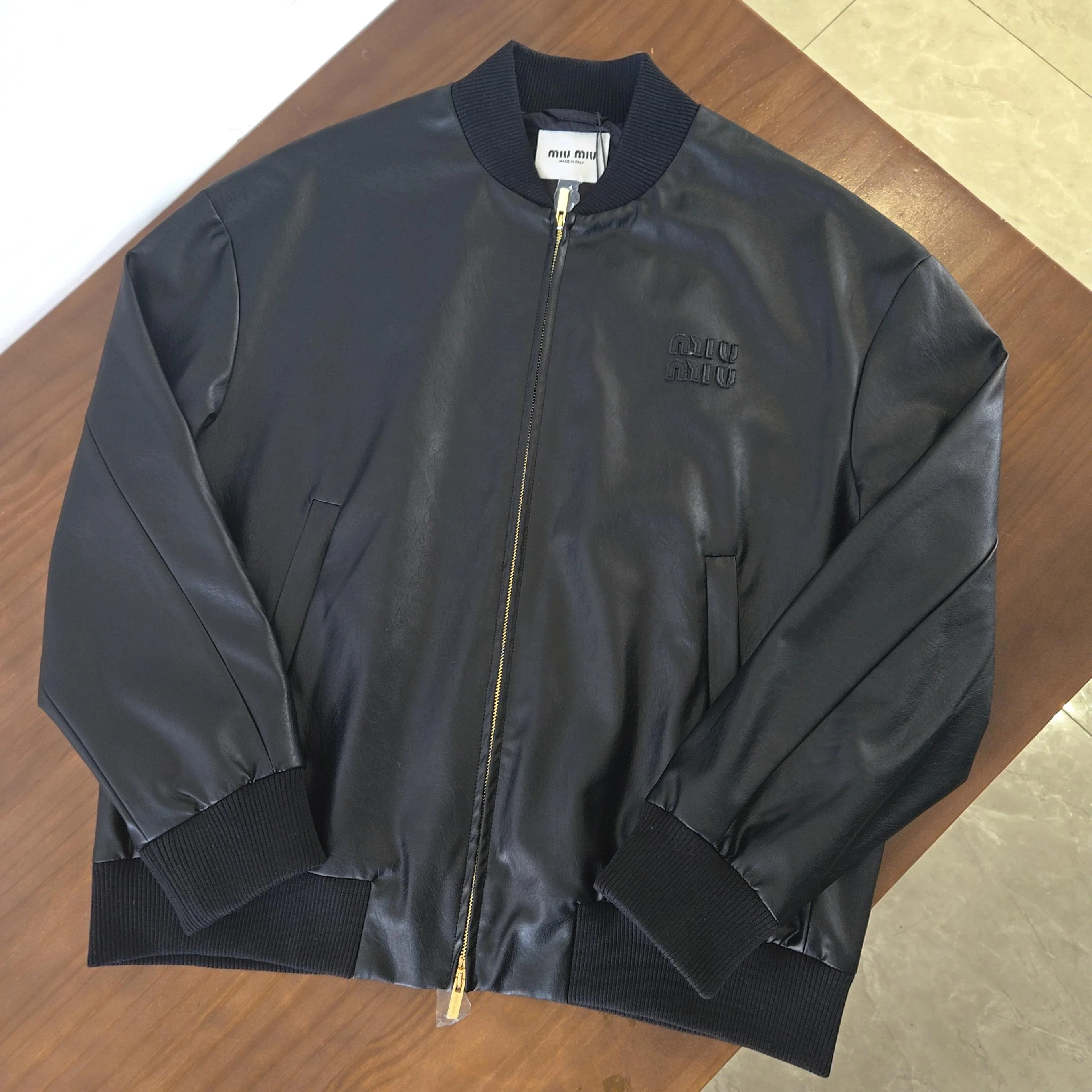 미우미우 가죽 자켓 25 SS 남성용 25SS