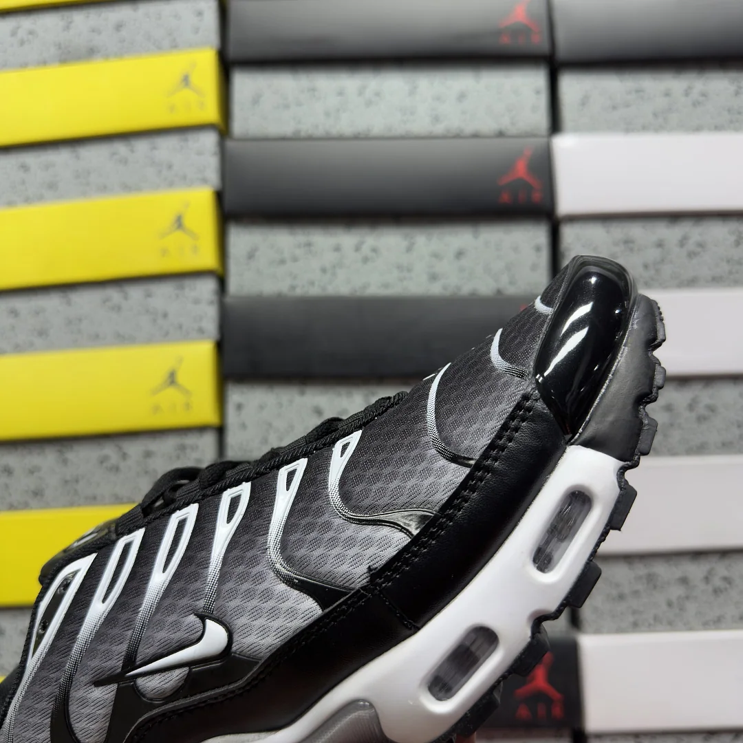 나이키 [BD] 에어 맥스 플러스 DM0032-003 201855 Nike Air Max Plus Black Silver White 상세 이미지 2