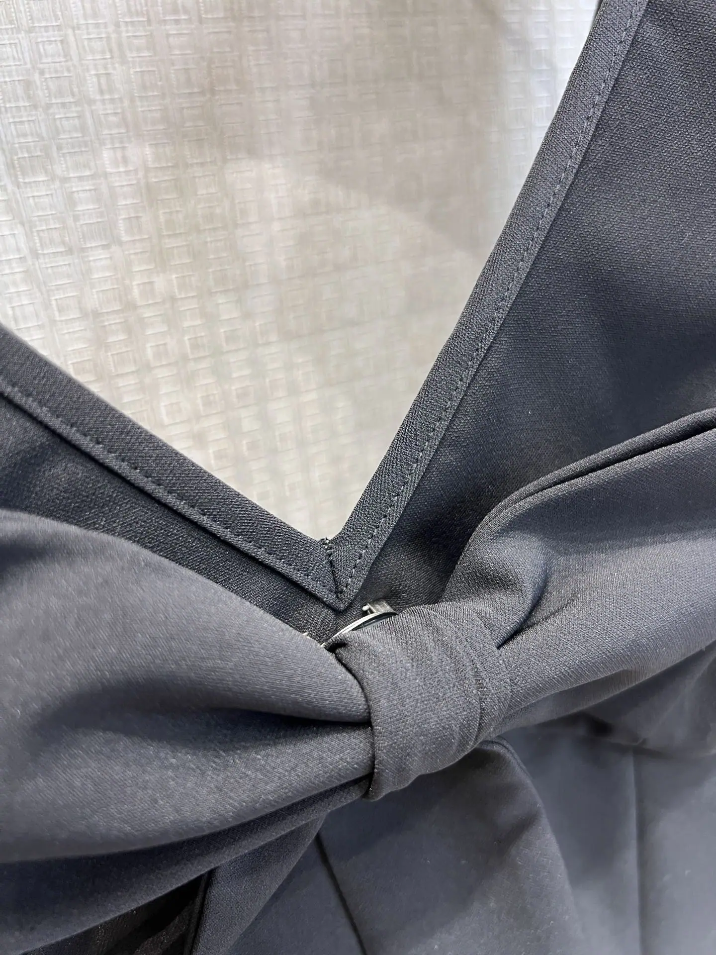 미우미우 V넥 리본 장식 여성 원피스 상세 이미지 5