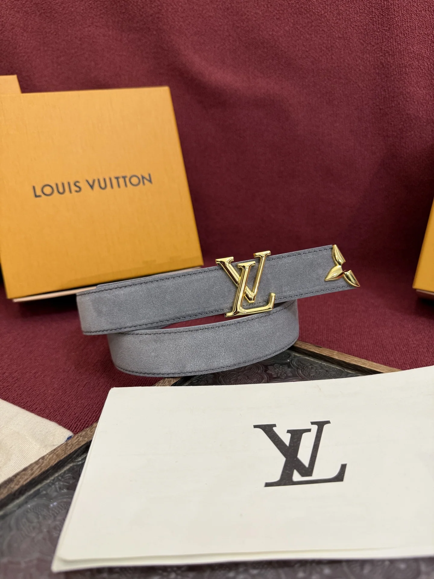 루이비통 LV 이니셜 골드 버클 스웨이드 벨트 상세 이미지 1