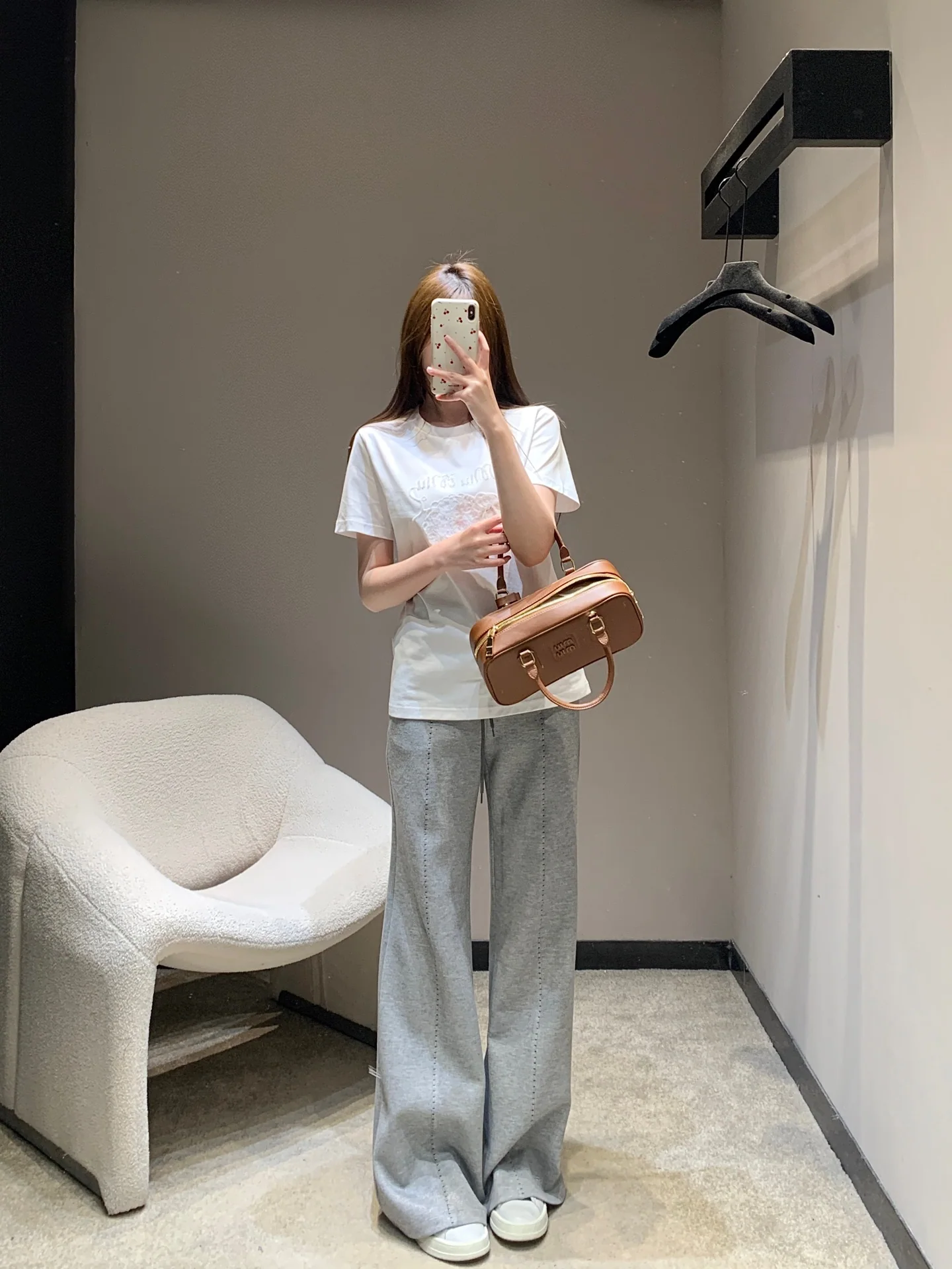 미우미우 레터 자수 반팔 티셔츠 26 SS 상세 이미지 4