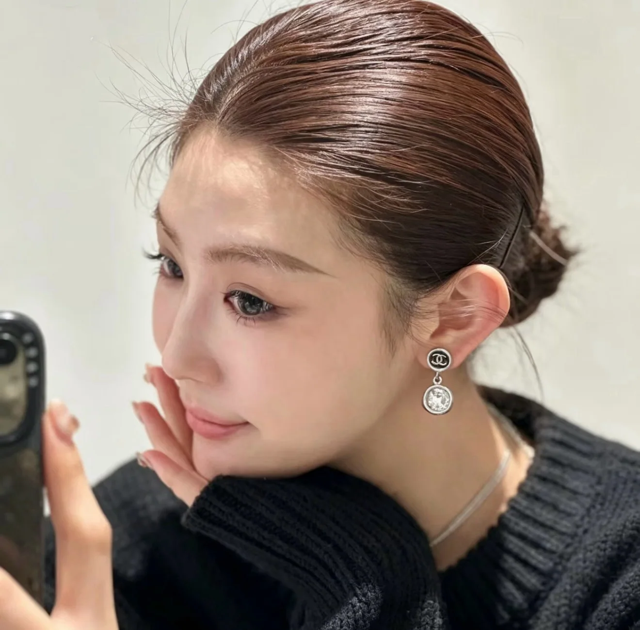 샤넬 라운드 에나멜 스터드 귀걸이 149555