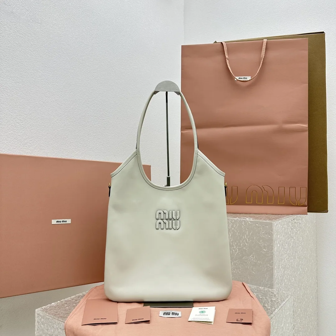 미우미우 올 화이트 가죽 토트 숄더백 68066