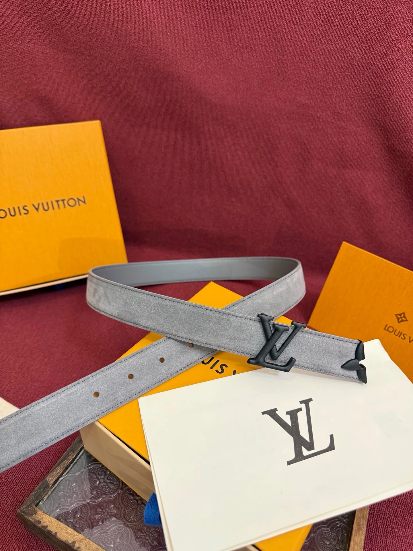 루이비통 LV 이니셜 골드 버클 스웨이드 벨트 상세 이미지 9