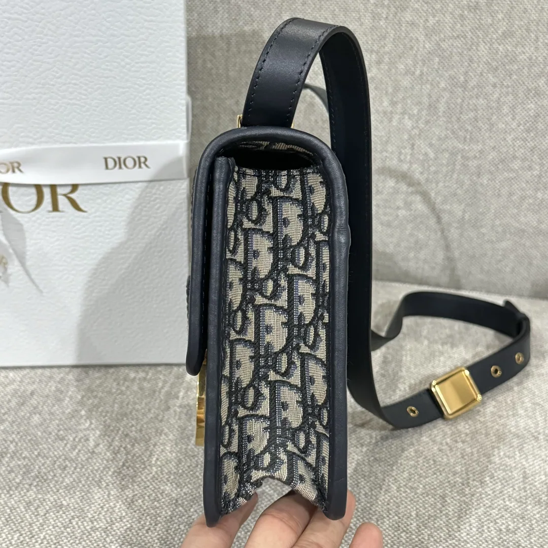 디올 몽테뉴 30 모노그램 캔버스 숄더백 상세 이미지 7