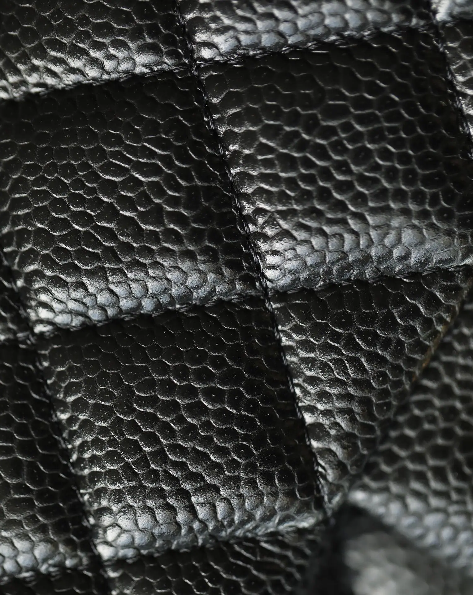 샤넬 클래식 플랩 미니 블랙 소가죽 가방 상세 이미지 4