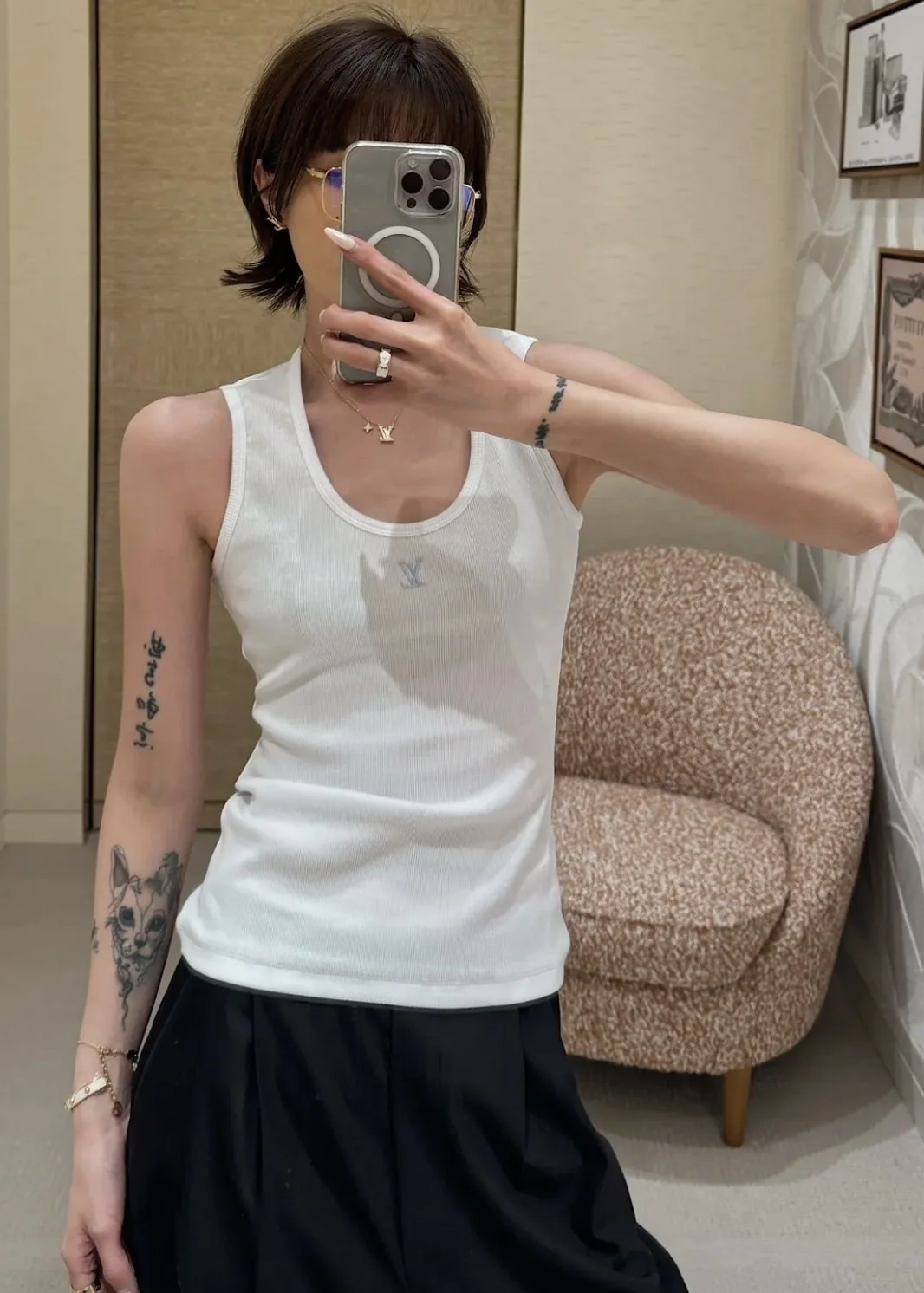 루이비통 여성 자수 반팔 티셔츠 상세 이미지 8