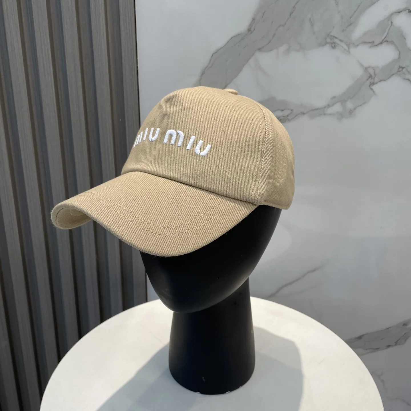 미우미우 자수 야구모자 118865