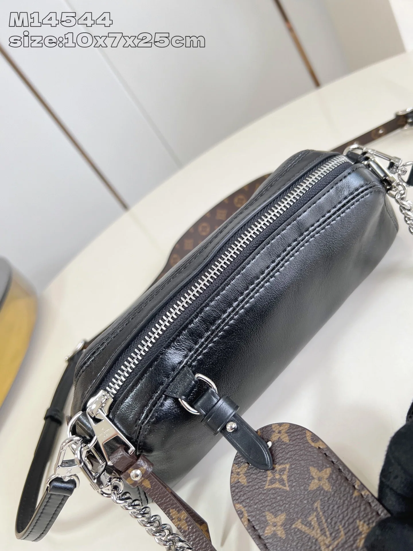 루이비통 M14544 포쉐트 핸드백 상세 이미지 6