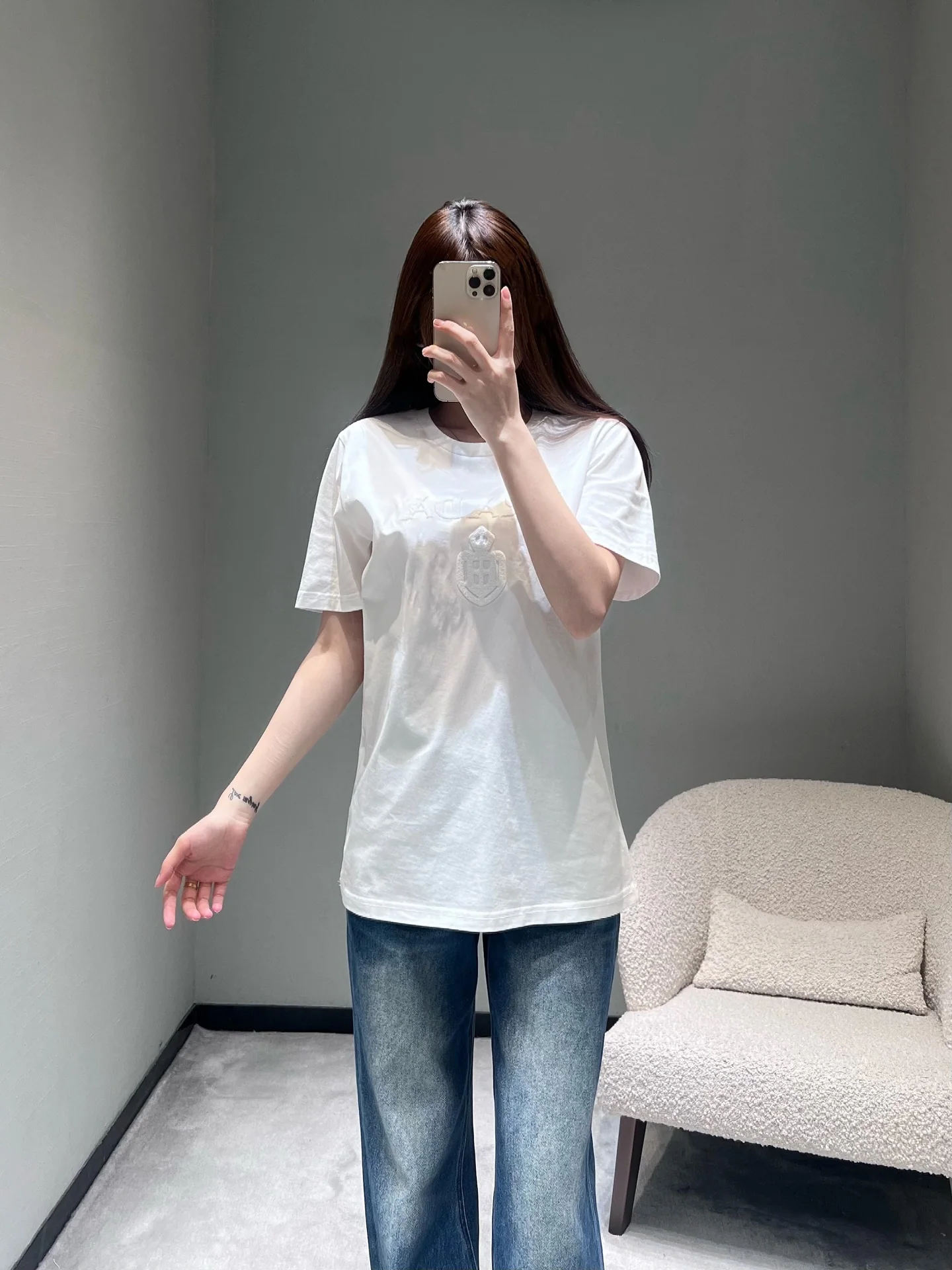 프라다 3D 엠보싱 코튼 반팔 티셔츠 2026 SS 상세 이미지 1