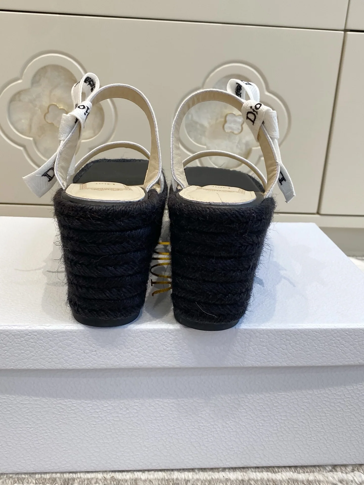 디올 자 리본 웨지 샌들 상세 이미지 8