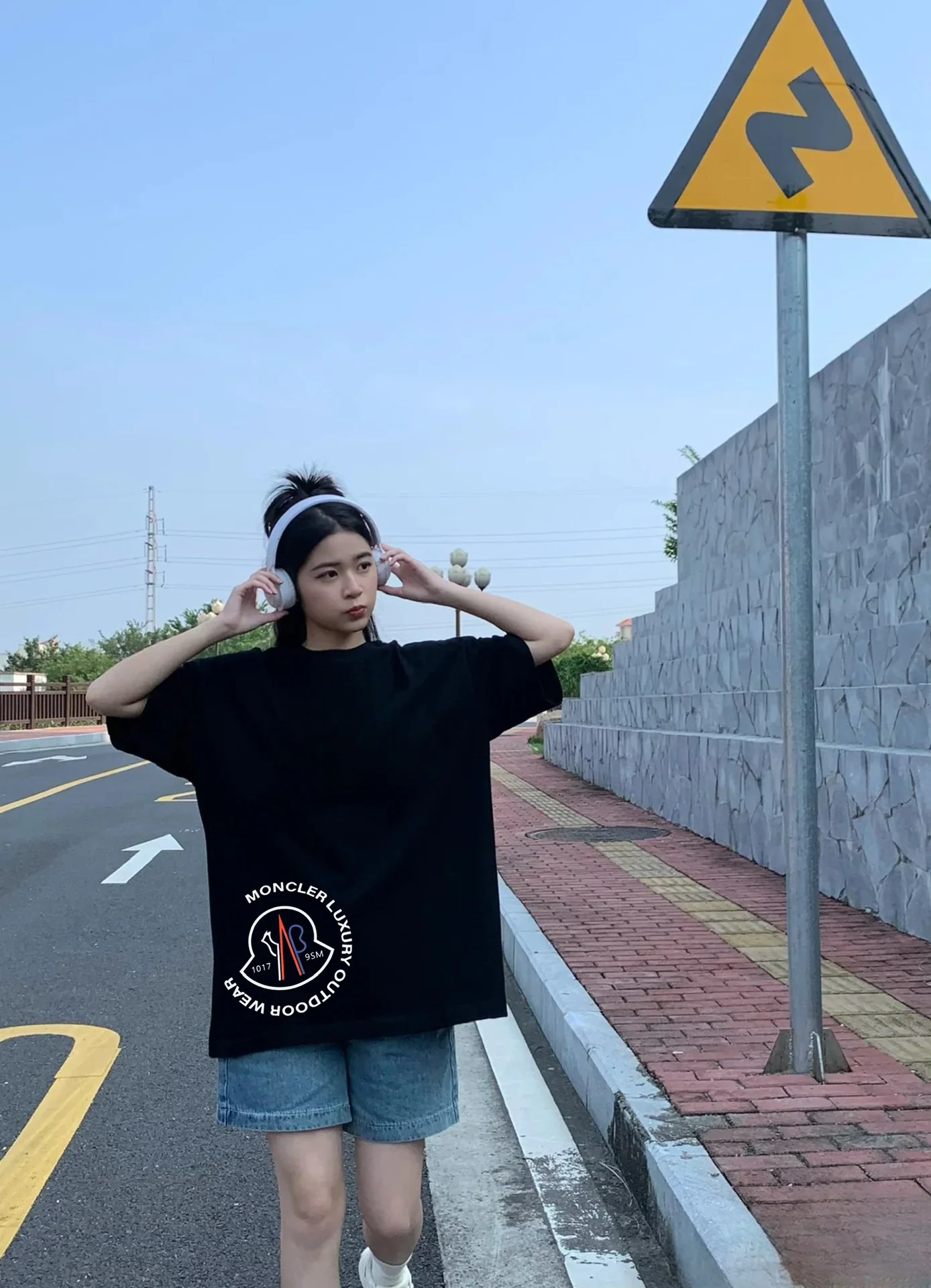 몽클레어 여성 로고 반팔 티셔츠 상세 이미지 4