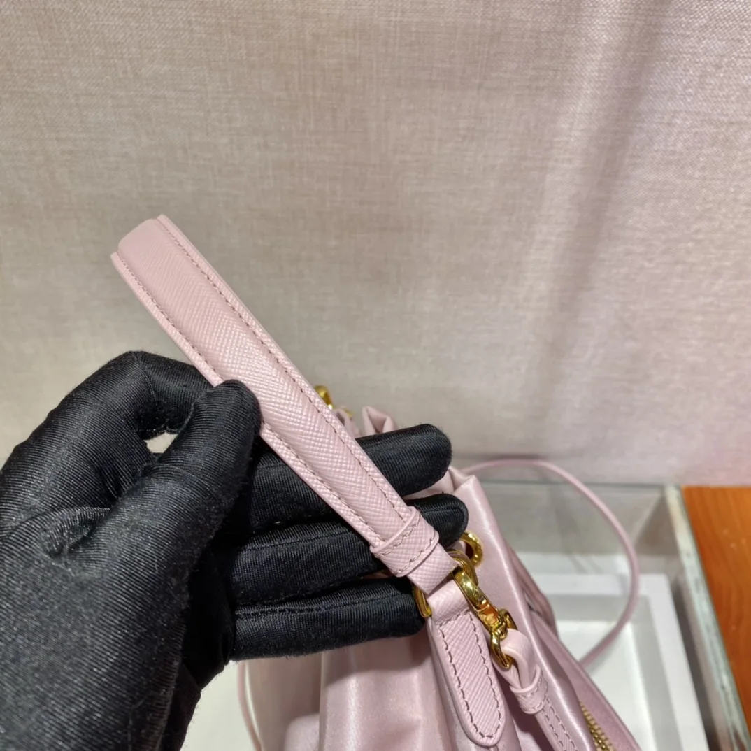 프라다 나일론 크로스백 1BH038 상세 이미지 5