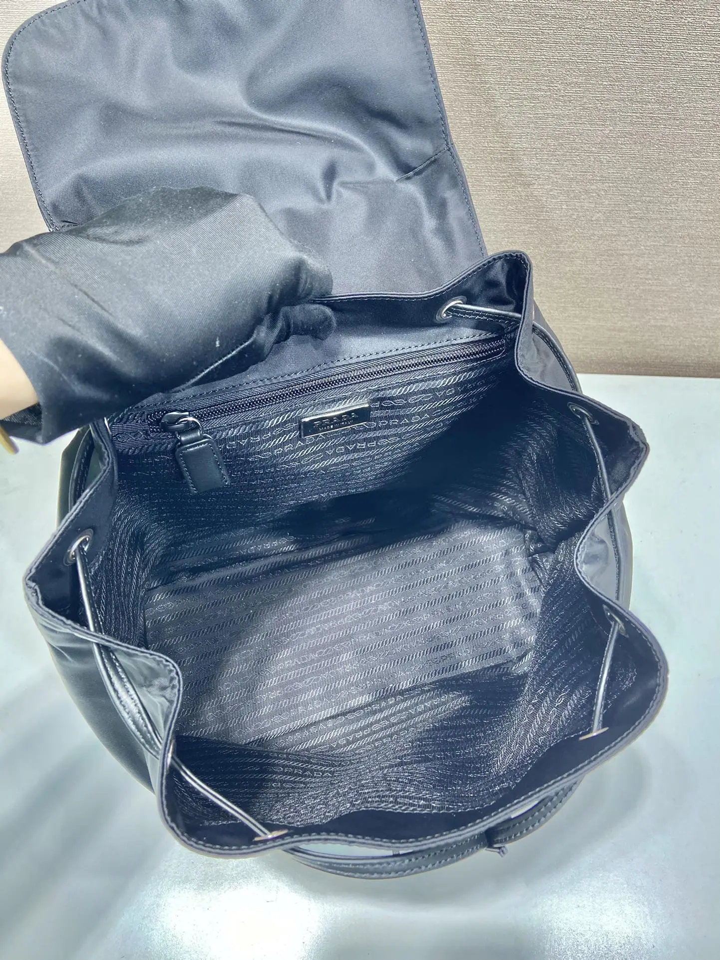 프라다 나일론 카프스킨 백팩 1BZ830 상세 이미지 8