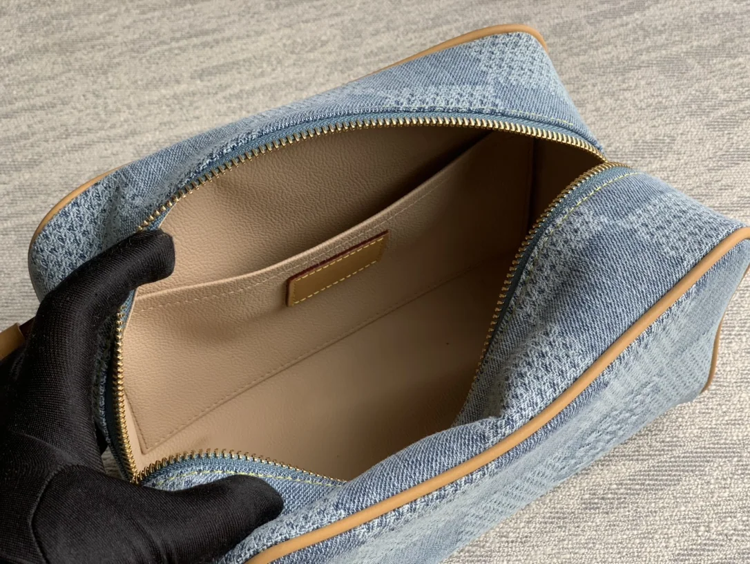 루이비통 로커 도프킷 코스메틱 클러치 가방 M83112 상세 이미지 9