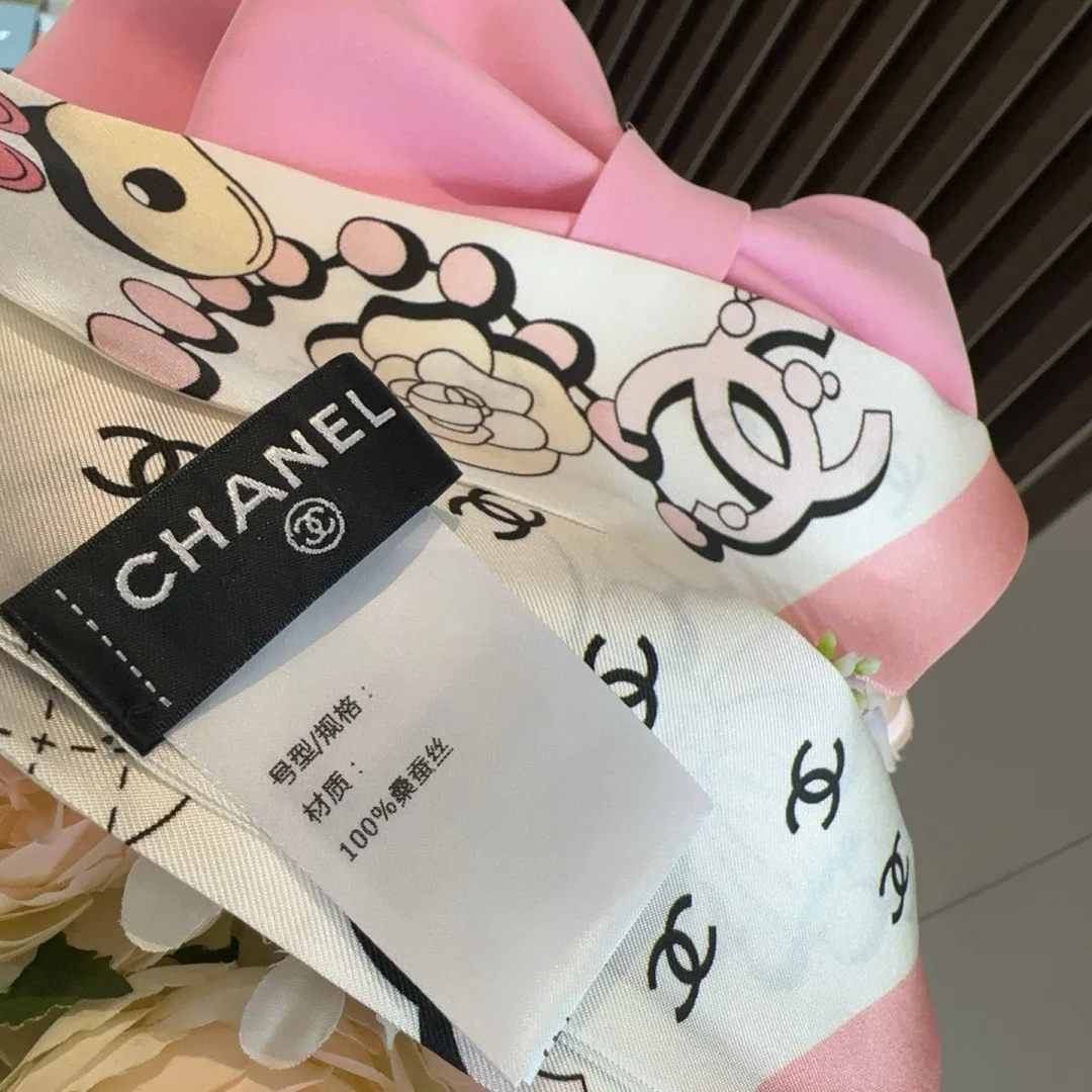 샤넬 만화풍 레터 실크 트윌리 스카프 상세 이미지 9