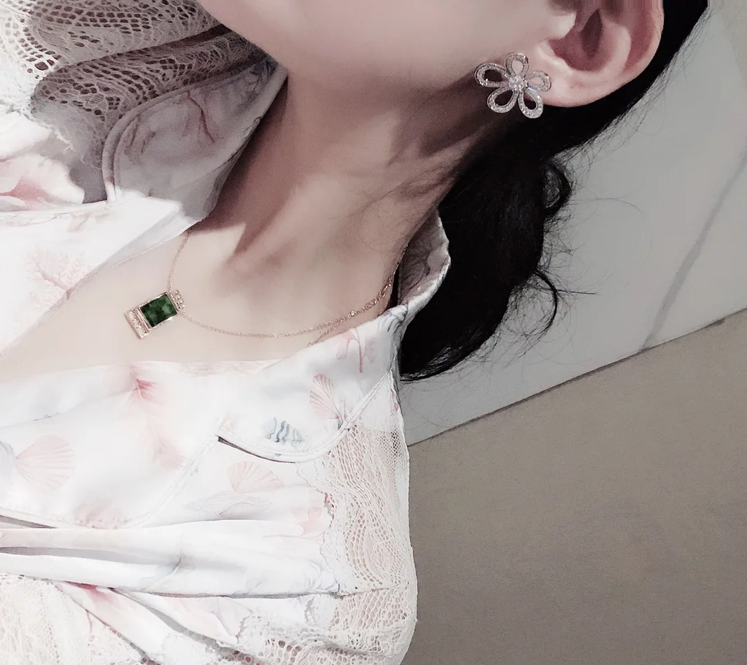 반클리프앤아펠 플라워 다이아몬드 귀걸이 상세 이미지 5
