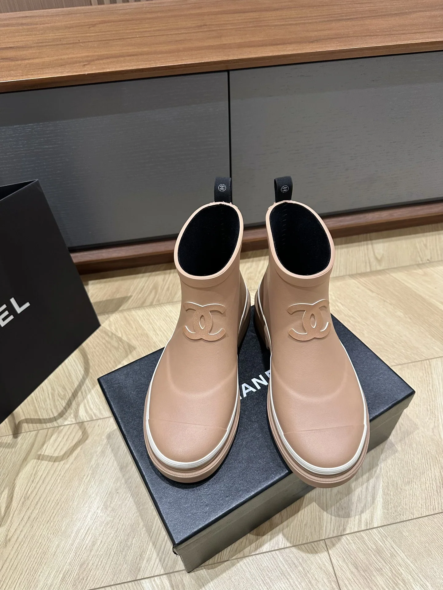 샤넬 레인부츠 상세 이미지 2