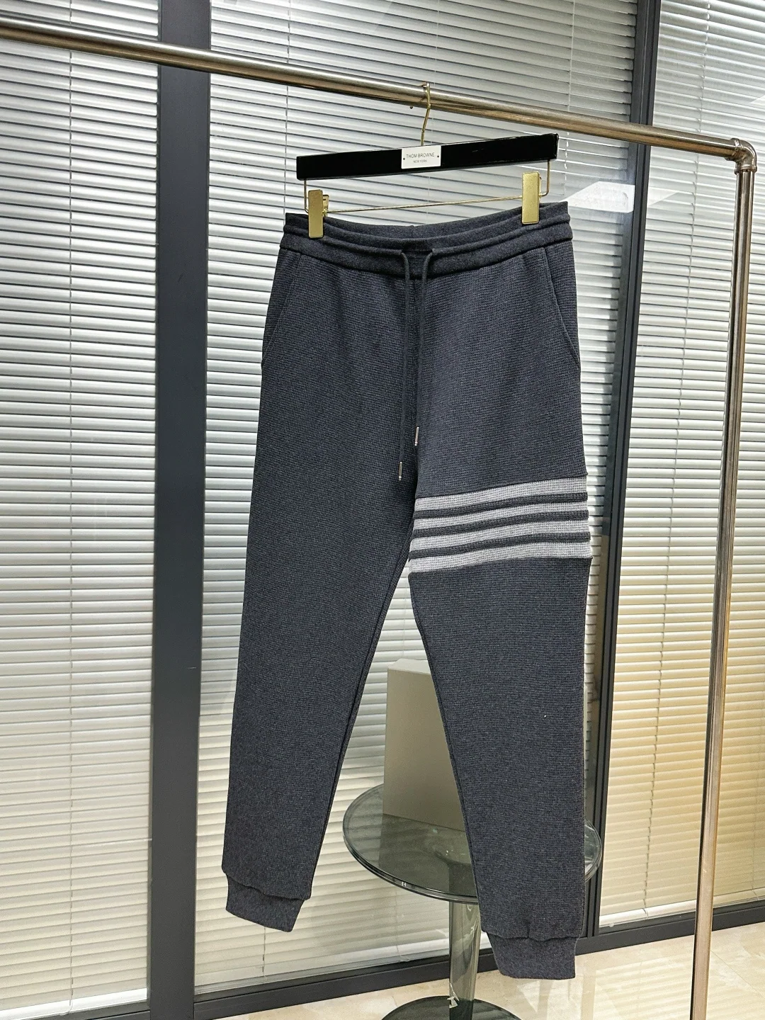 톰브라운 면 와플 남성 바지 상세 이미지 1
