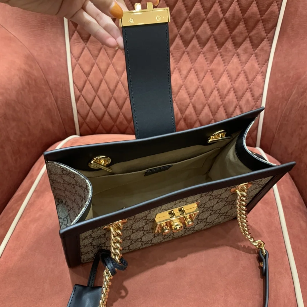 구찌 자물쇠 체인 숄더백 스몰 블랙 26CM498156 상세 이미지 5
