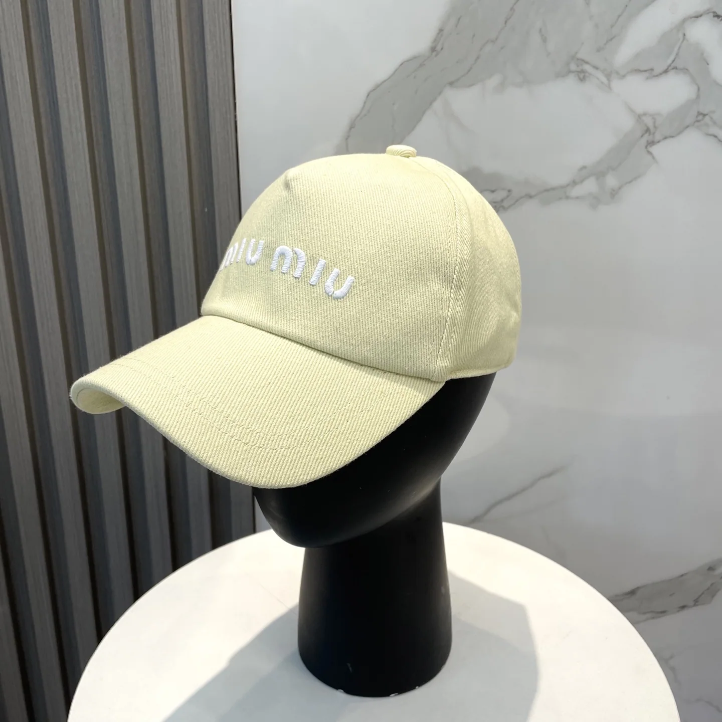 미우미우 자수 야구모자 118861