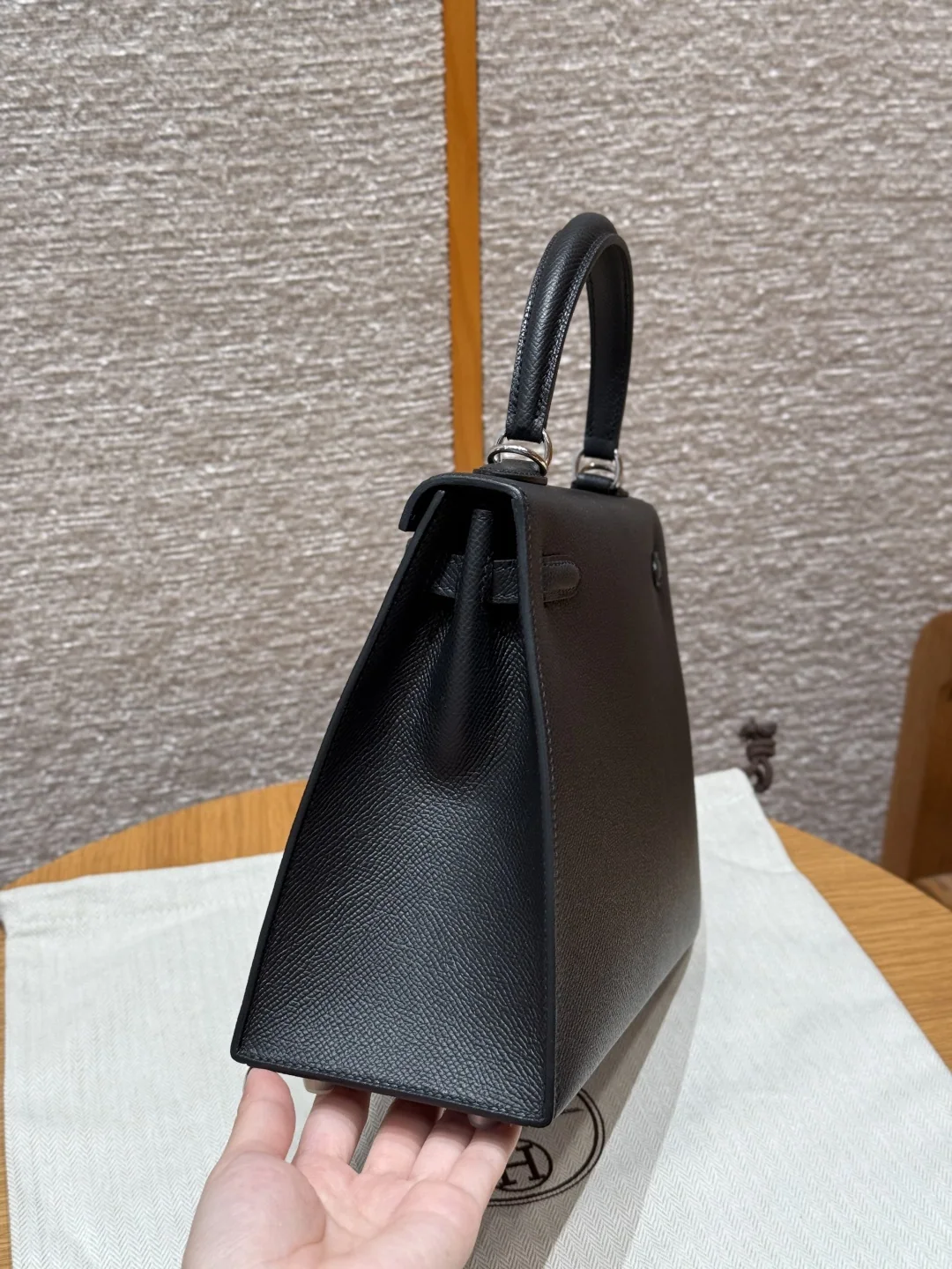 에르메스 켈리 25 블랙 실버 하드웨어 가방 상세 이미지 4