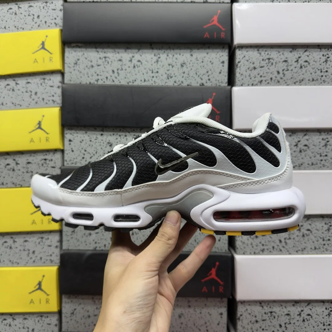나이키 [BD] 에어 맥스 플러스 CT1094-102 201908 Nike Air Max Plus White Black Metallic 상세 이미지 9