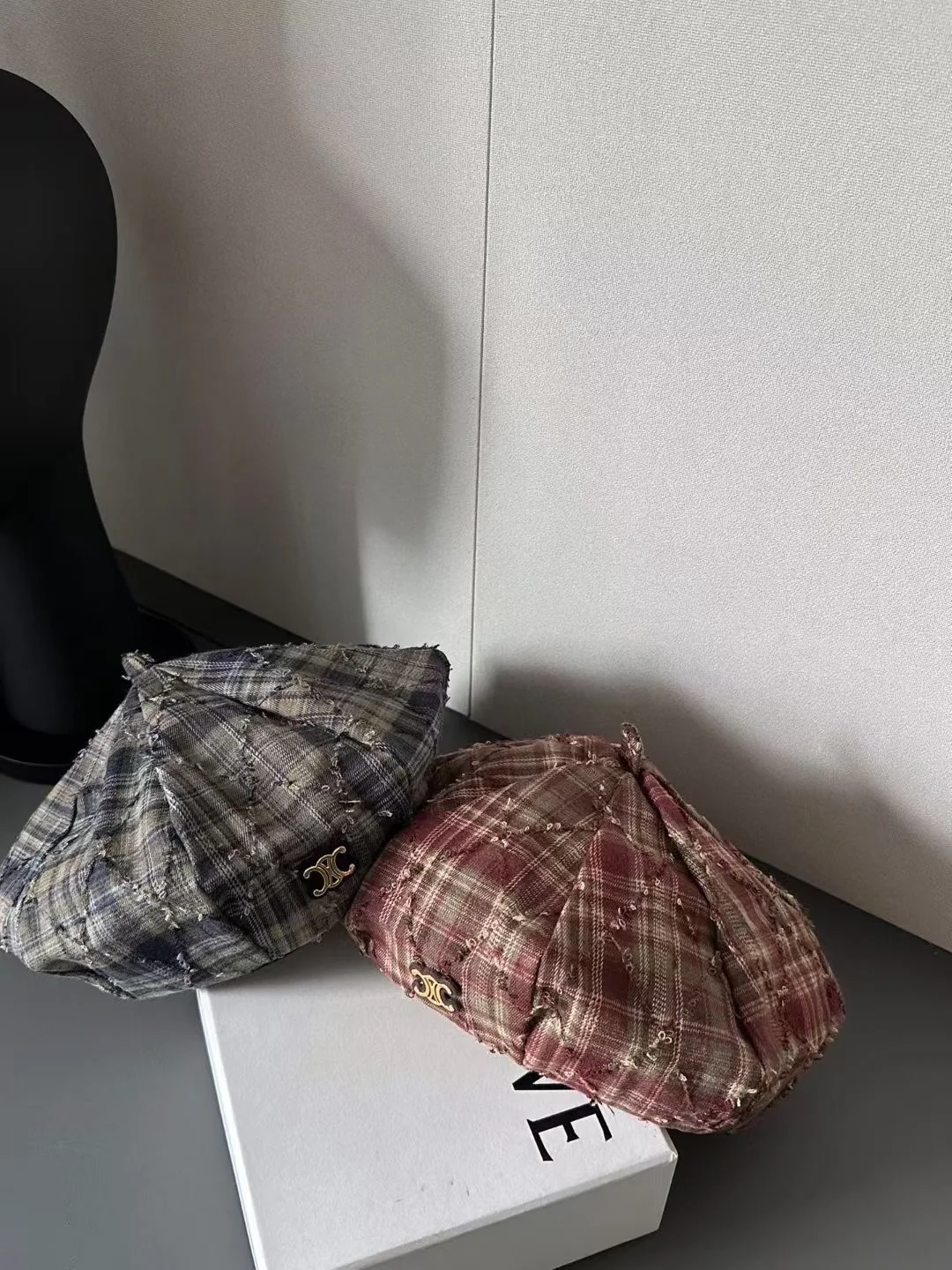 셀린느 체크 패턴 베레모 상세 이미지 4