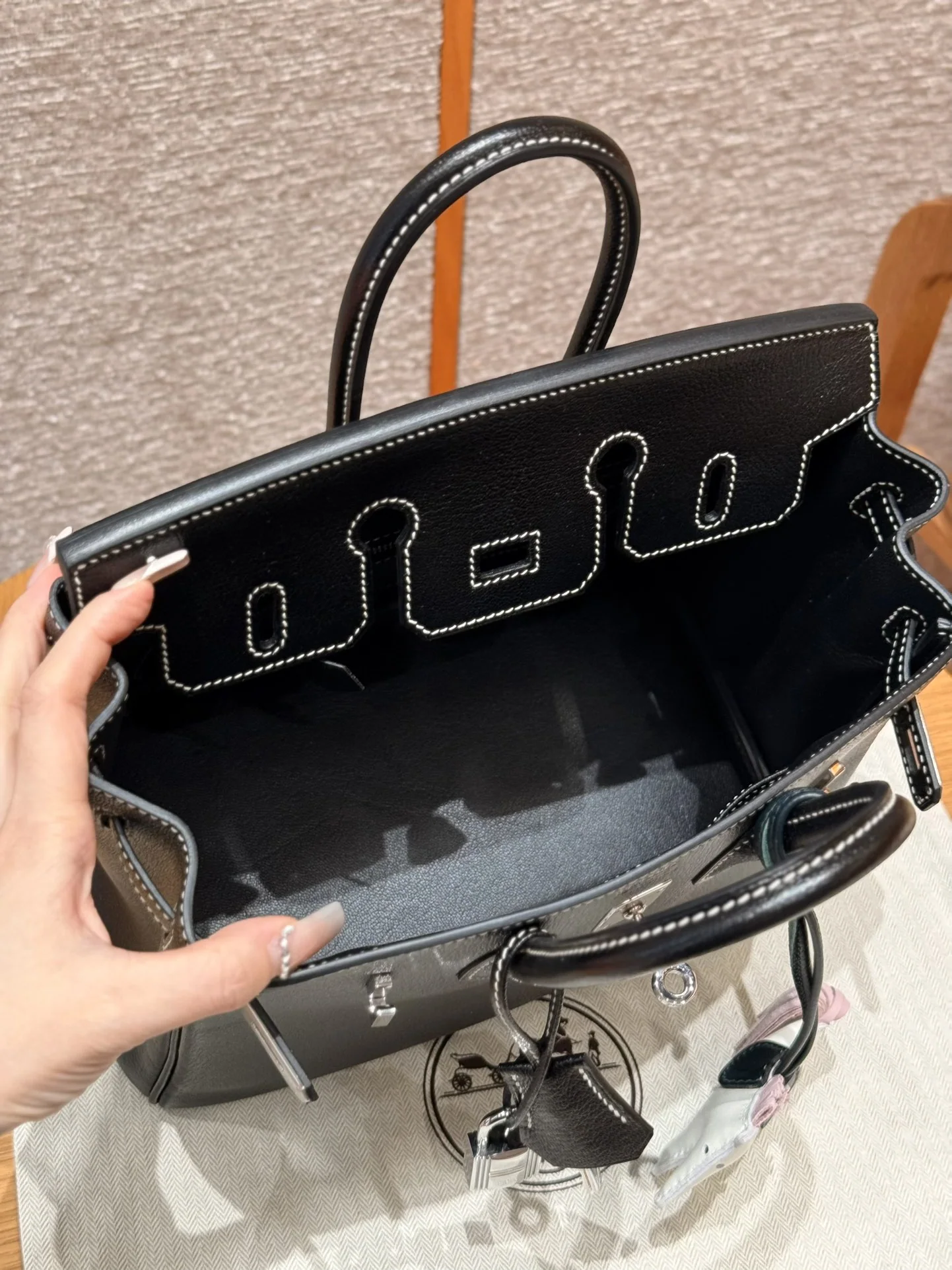 에르메스 버킨 25 블랙 염소가죽 가방 상세 이미지 6