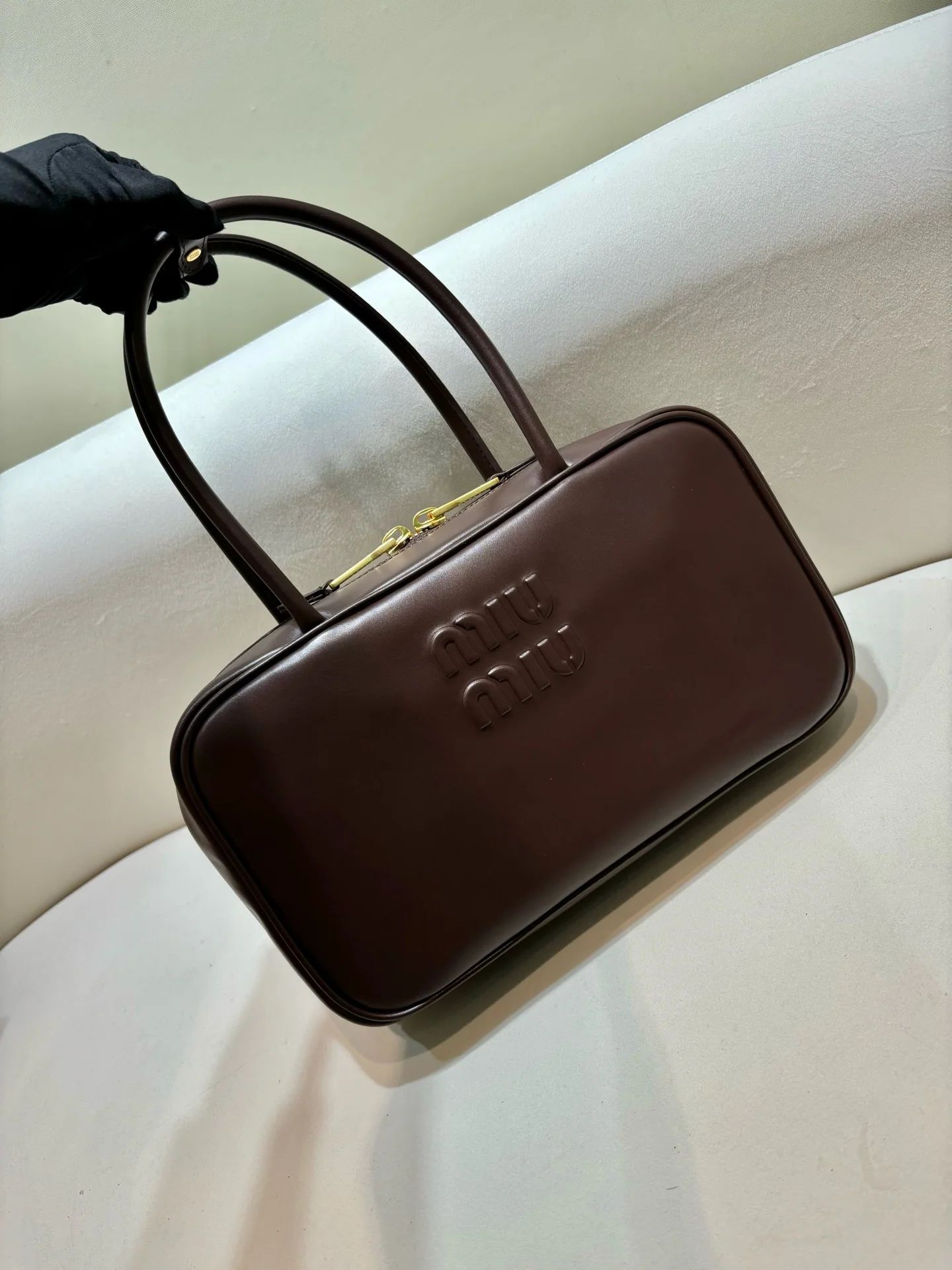 미우미우 3 세대 미닛 롱 핸들 볼링백 5BB117 상세 이미지 2
