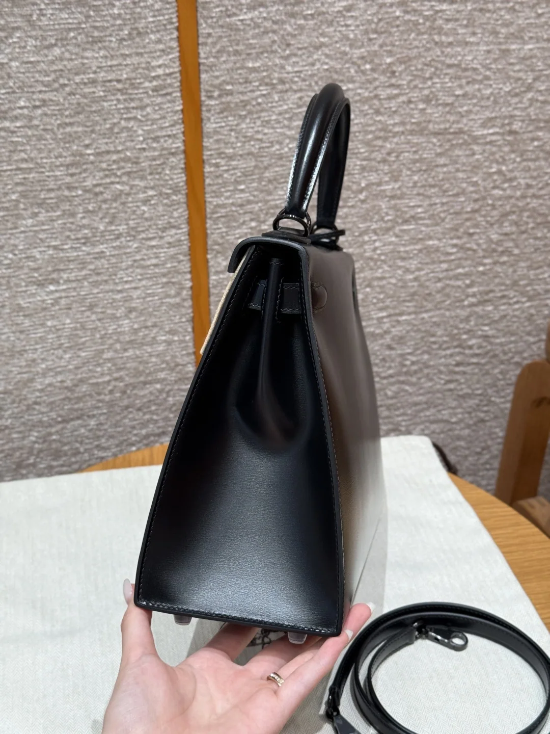 에르메스 켈리백 블랙 가방 상세 이미지 4