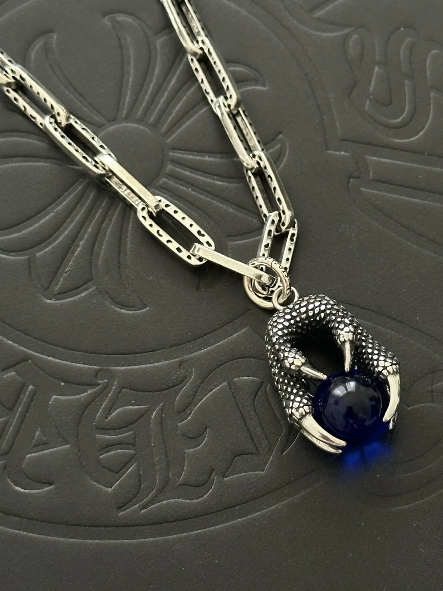 크롬하츠 레트로 크로스 엠보싱 목걸이 상세 이미지 3