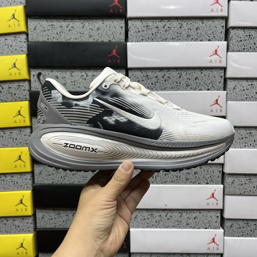 나이키 [XY] 보메로 18 IF4463-002 201688 Nike Vomero 18 상세 이미지 2