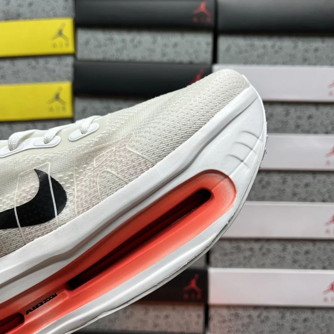 나이키 [CG] 보메로 프리미엄 HQ2050-103 201983 Nike Vomero Premium White Bright Crimson 상세 이미지 2