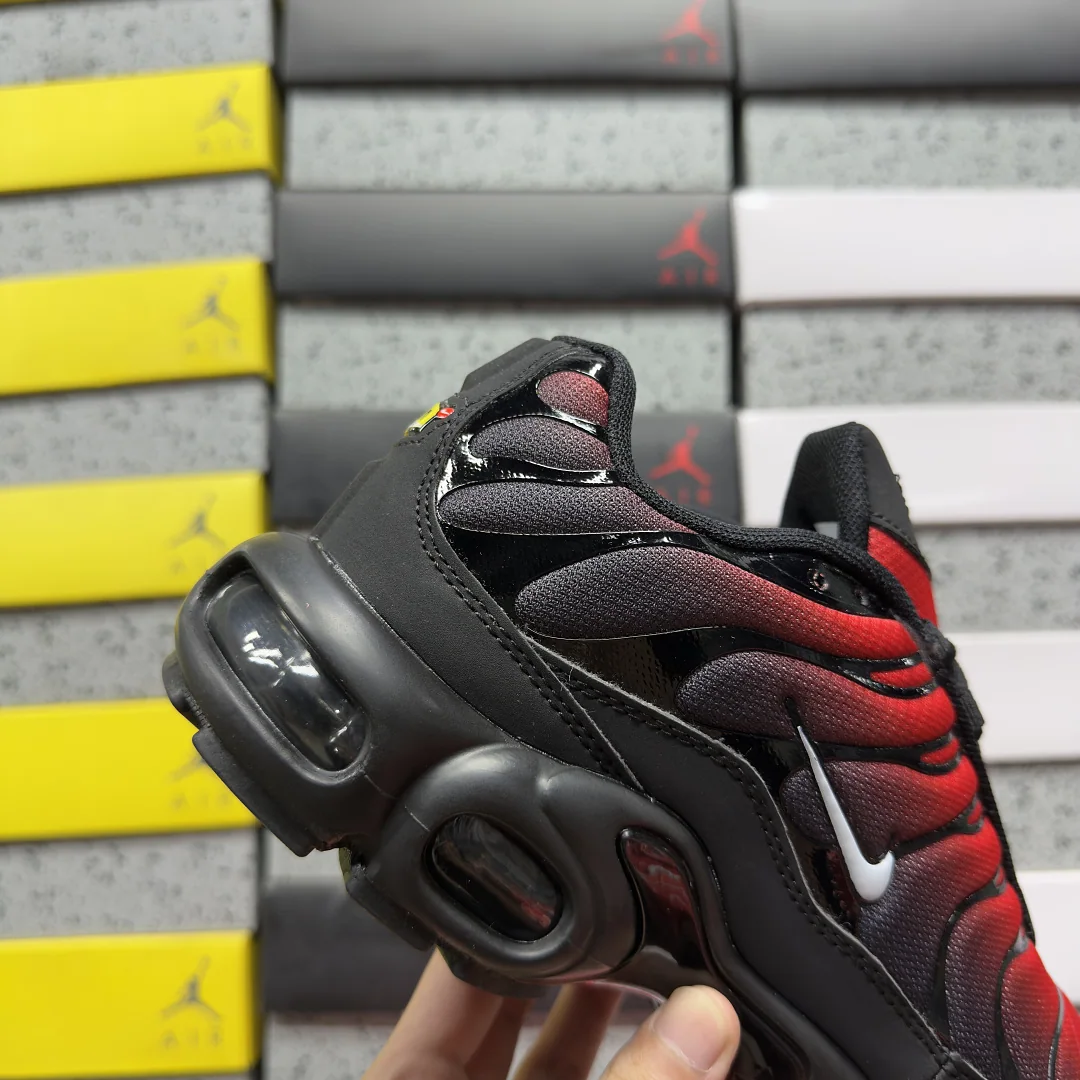 나이키 [BD] 에어 맥스 플러스 DC1936-001 201873 Nike Air Max Plus Deadpool 상세 이미지 4