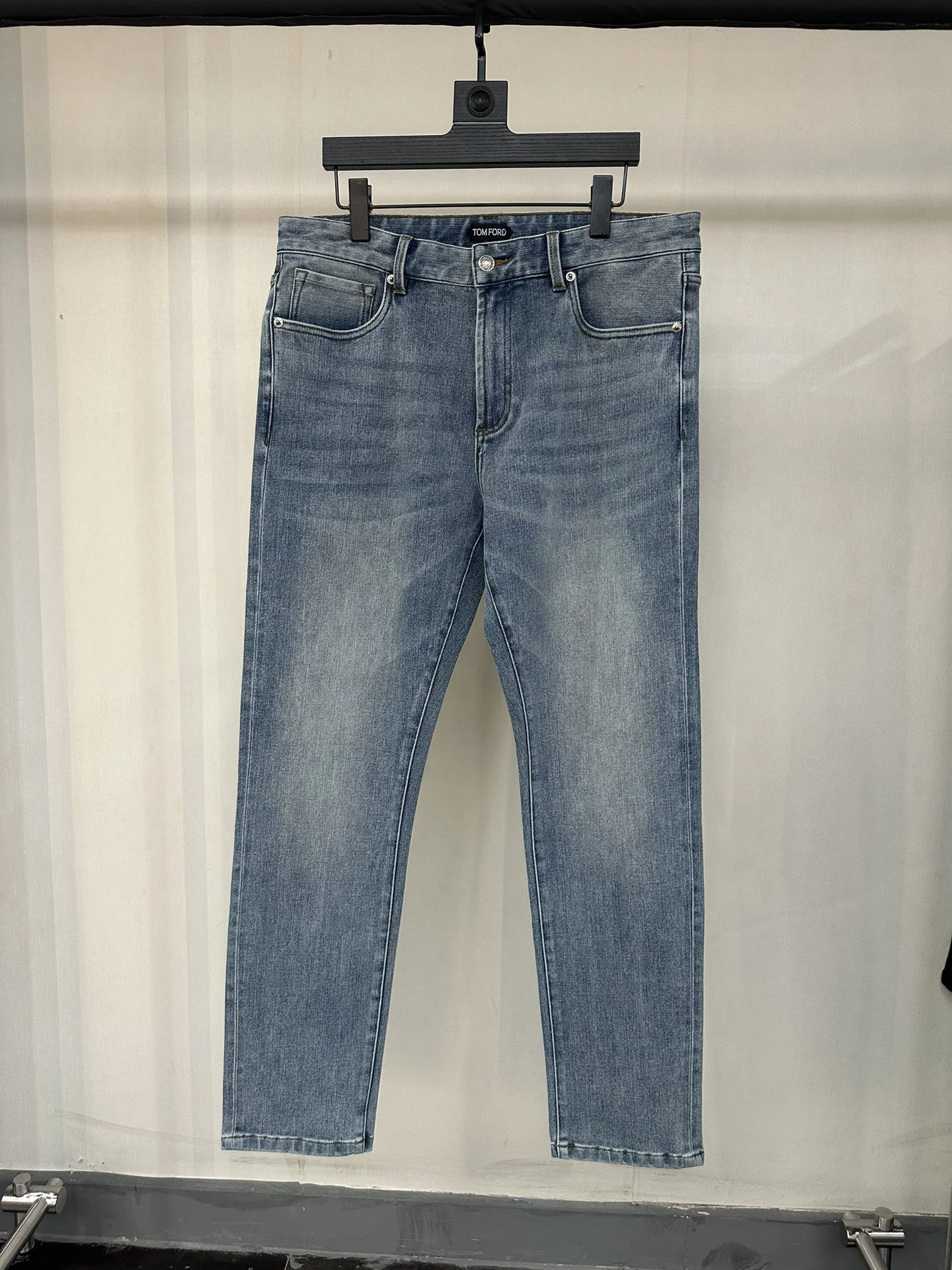 톰포드 남성 라이트 블루 데님 바지 상세 이미지 1